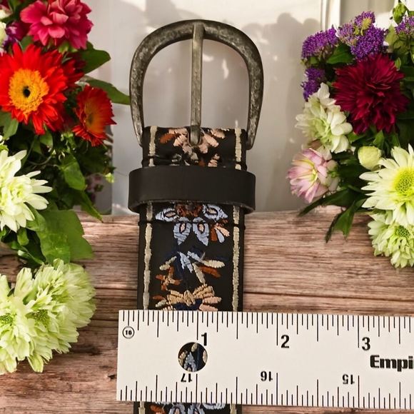 Lucky Brand 1.5" Embroidered Leather Belt - Picture 5 of 6